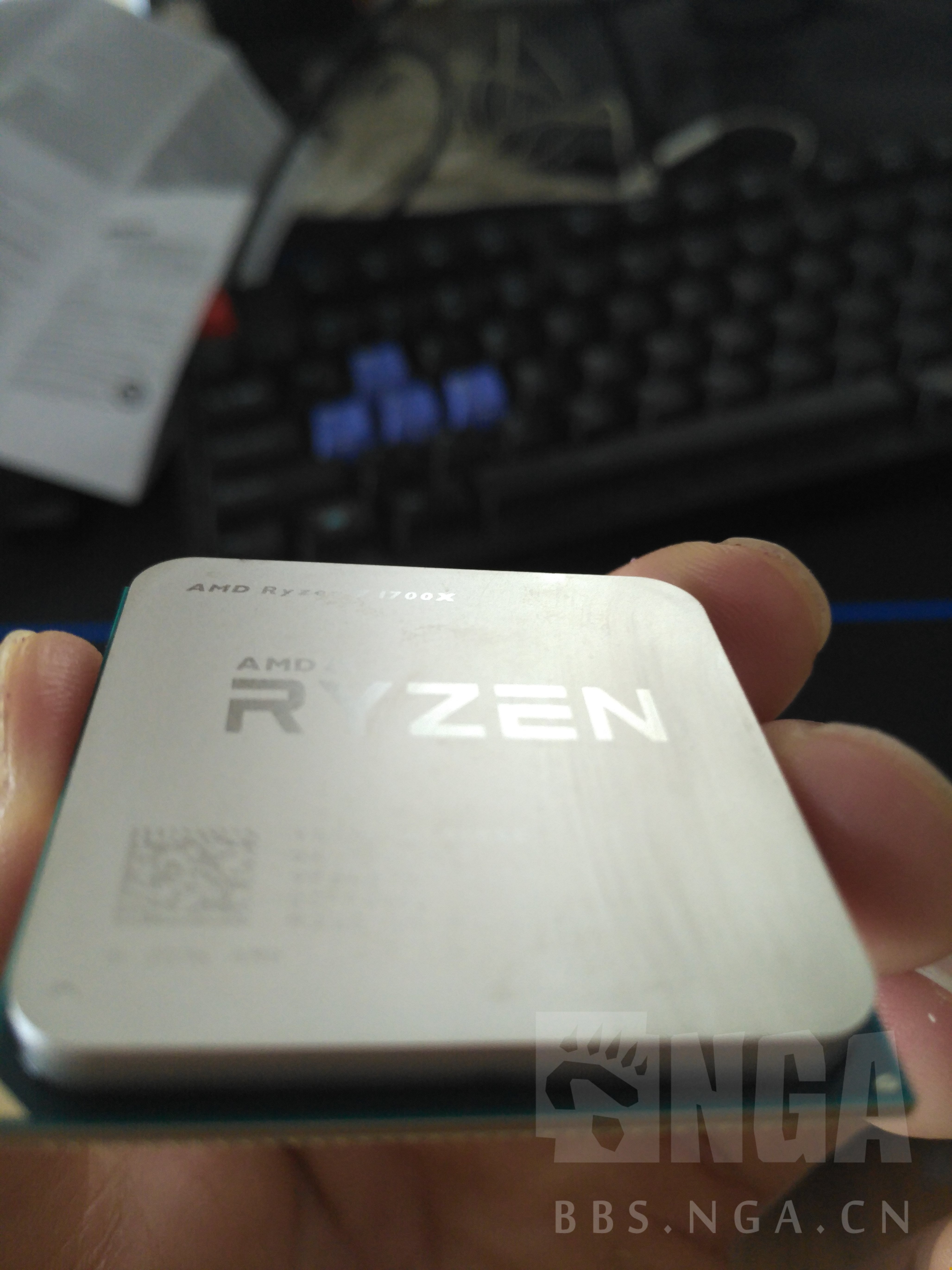 [硬件求助] 东买的r7 1700x到货了 看着脏兮兮的 不会