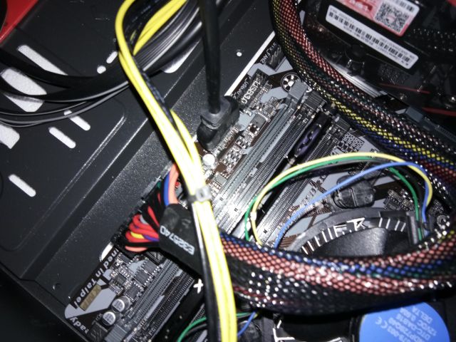 气哭了自己组装的电脑怎么也点不亮。