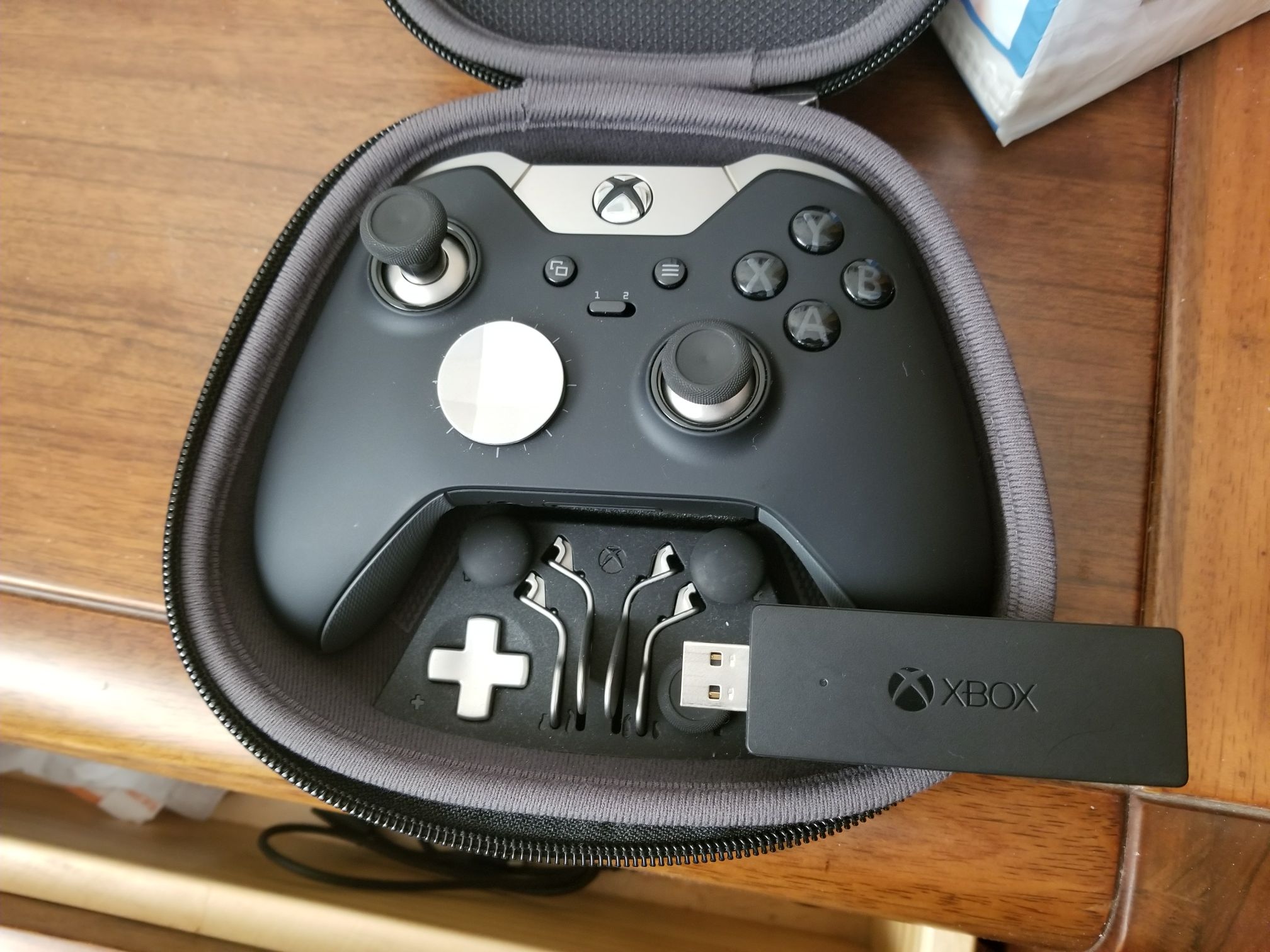 [电脑外设] 已出.xbox精英手柄有人要吗 买来一直闲置 没怎么用