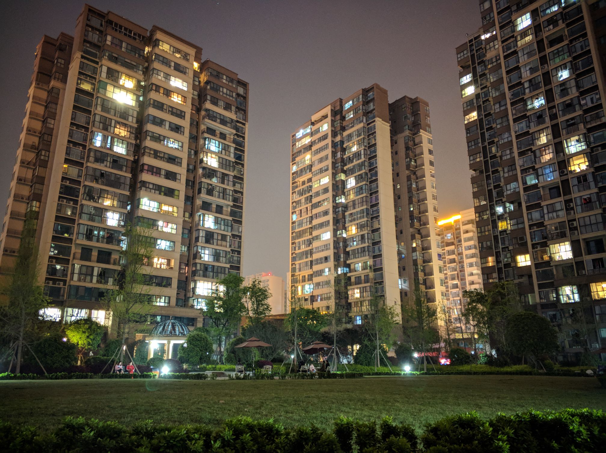 发几张小米6的谷歌hdr 夜景,我认为华为p10p的夜景只会比这更好