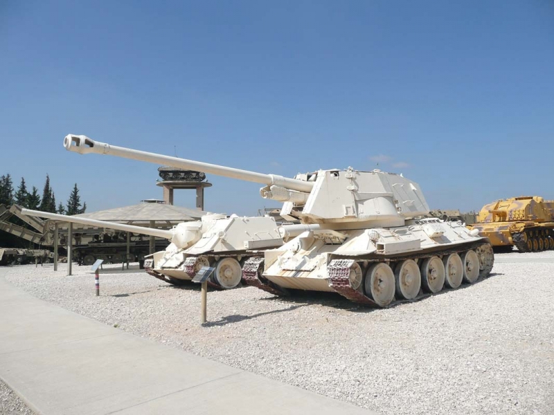 埃及人或者叙利亚人改装的t34 改装了100或者122榴弹炮 这