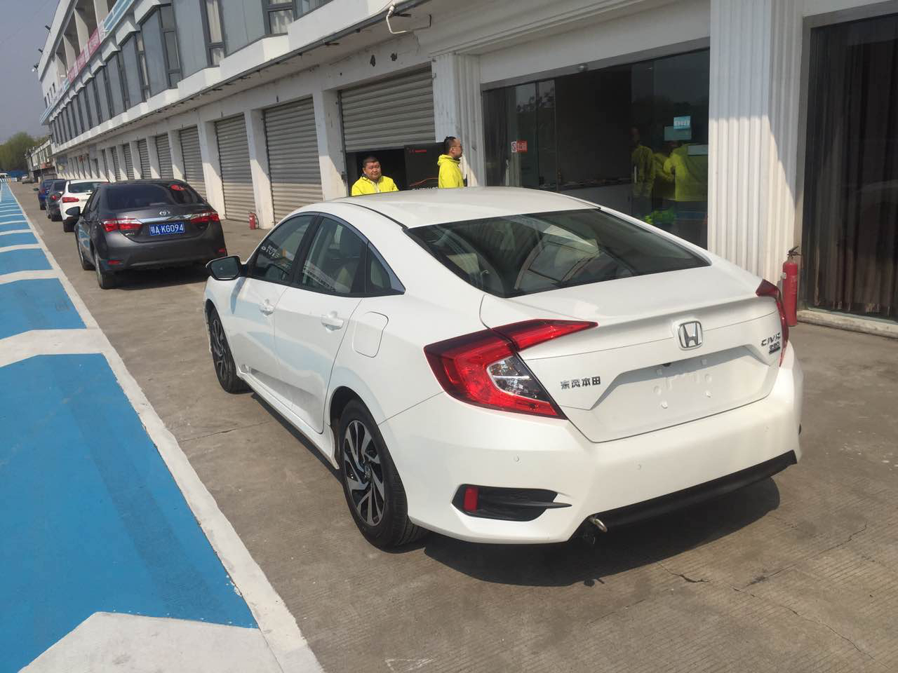 东本十代思域到店实拍