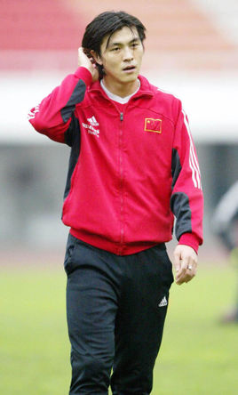 有意思,原来01年国足和特多比赛过,老张玉宁也进过球