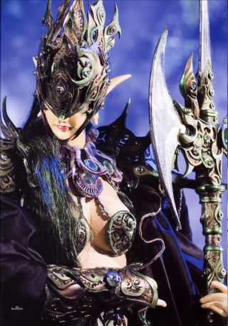 开啥玩笑,十几年前的华颜无道就堪比现在隔壁的凤后了(仅指欧派)