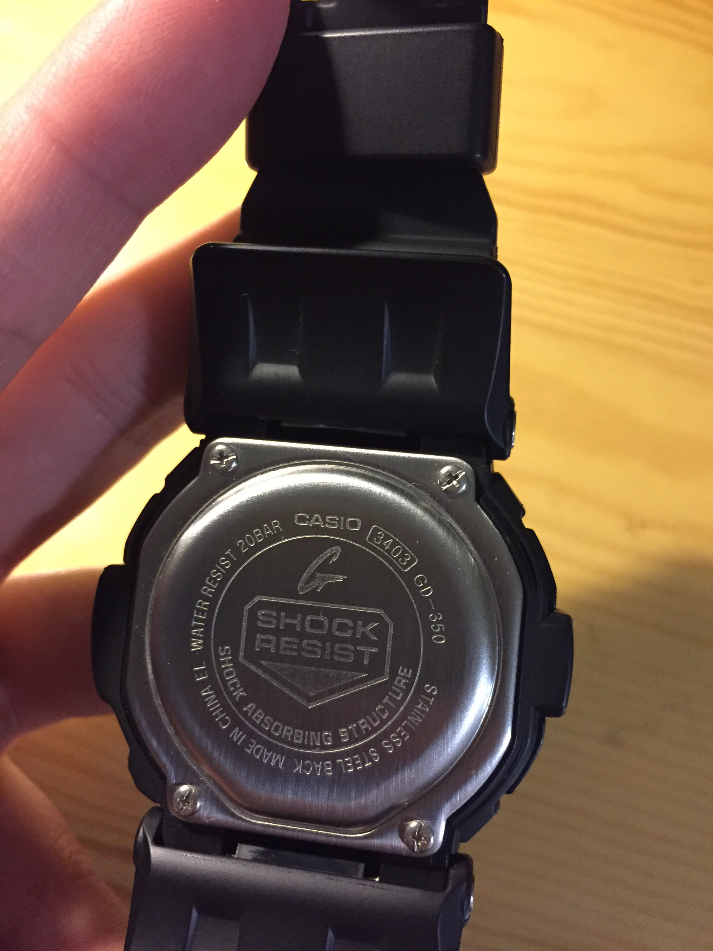 出一个卡西欧g-shock gd-350 反显振动电子表