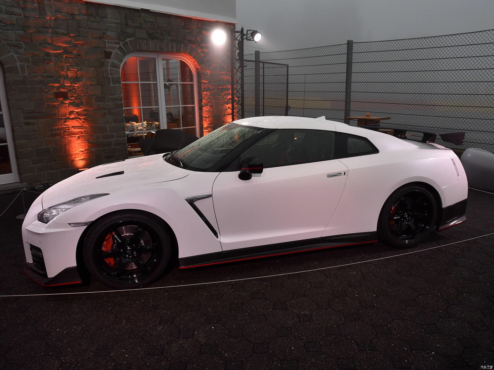 黑色的gtr.实在是很想拥有