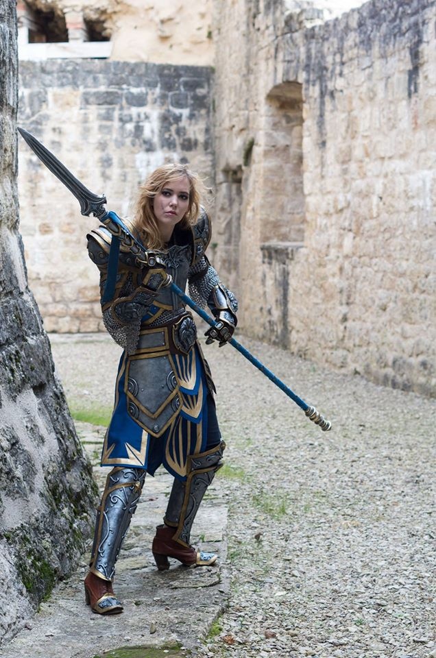 [搬运~多图]俄罗斯女玩家cos暴风城卫兵