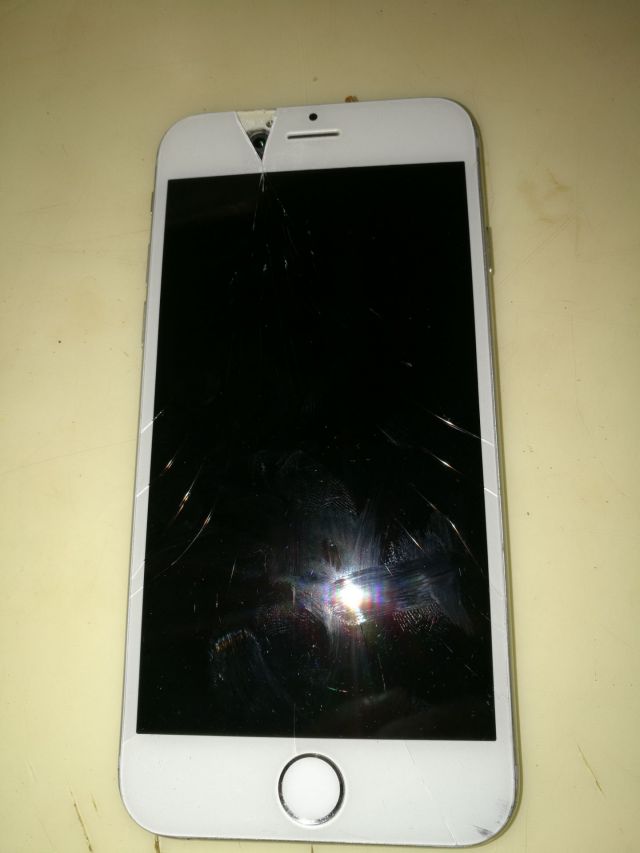 手机iphone6后壳残破不堪屏幕摔裂一大口功放沙音听筒音量小你们以为