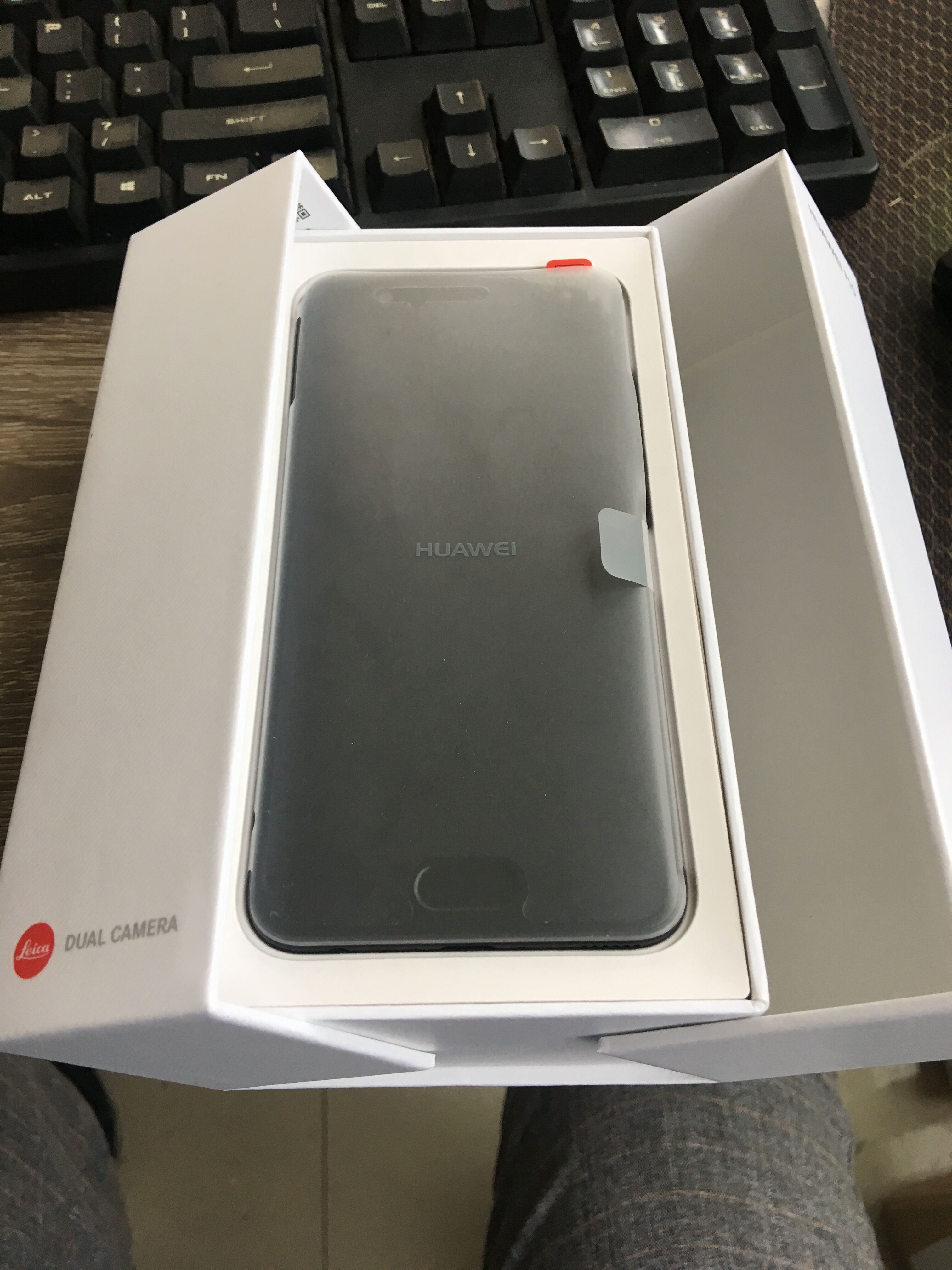 [手机平板] 出一个仅拆封的黑色华为p10 6 64g.