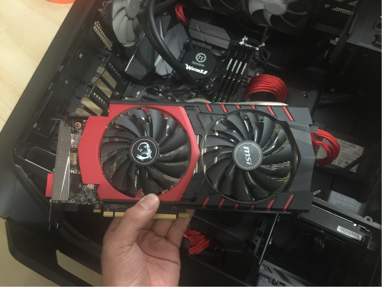 微星gtx970oc白色图片