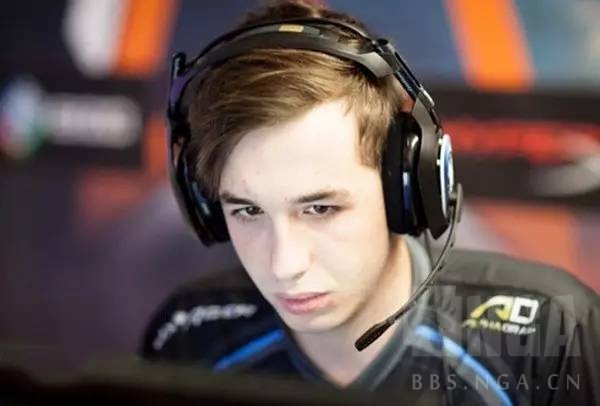 一杆狙击定乾坤——awp 纵观世界上顶尖的狙击手,g2的kennys当然是无