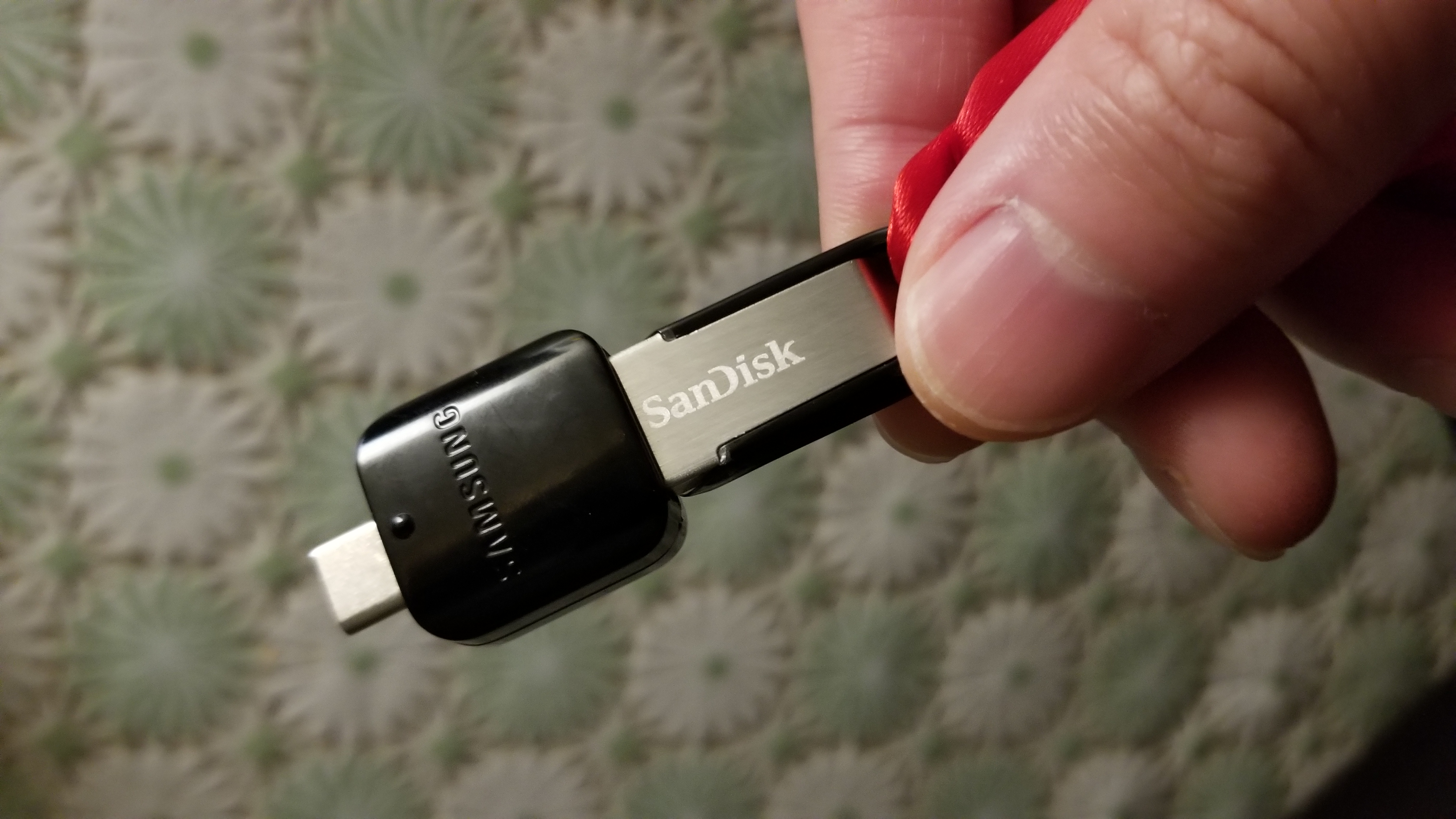 三星手机送的这个usb转type c的转接器很实用啊!