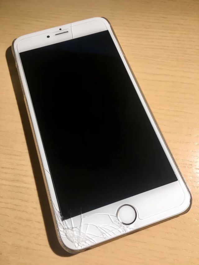 本来觉得老婆淘汰给我的6p还能再战一年,结果特么的上周手滑屏碎了[s