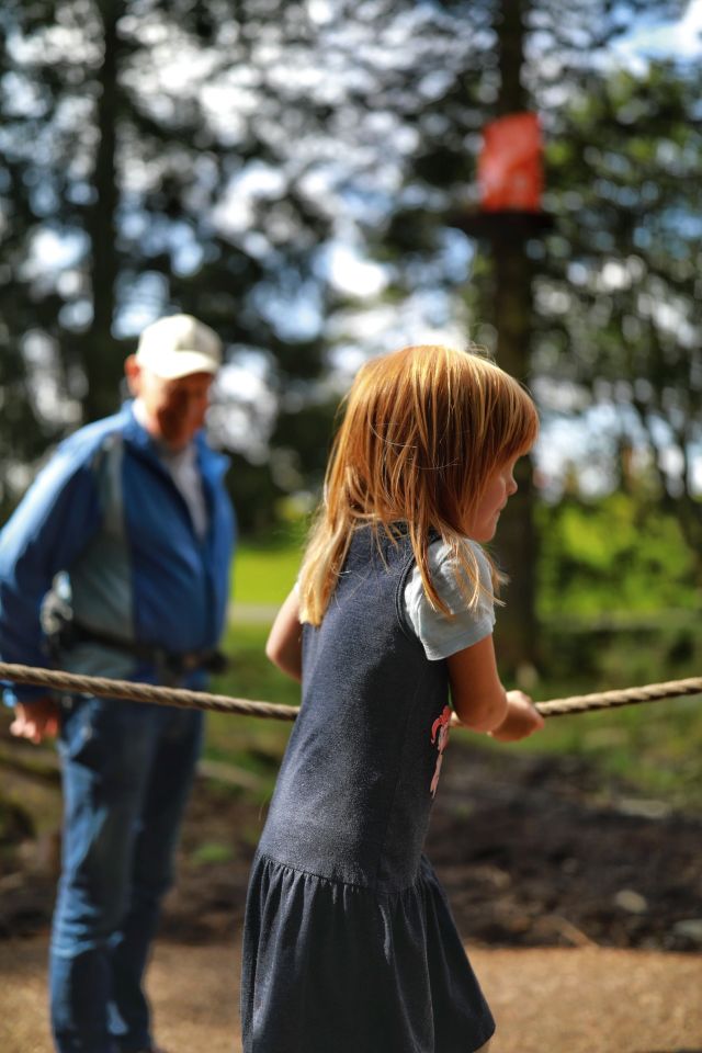 这是白种人天生滤镜,还是大光圈镜头功劳?甚至是索尼色彩好的优势?