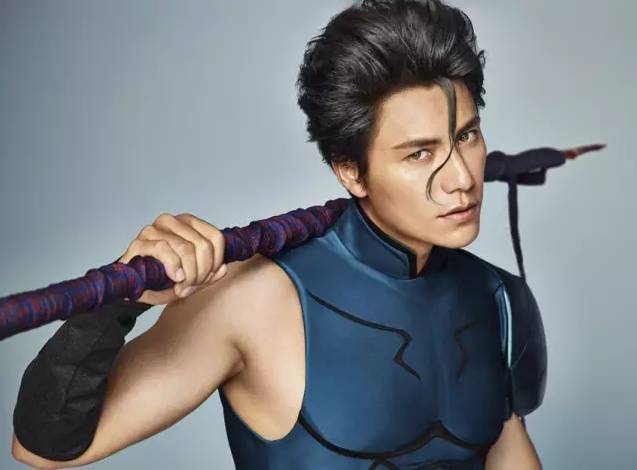 [理性蒸发a ]为什么感觉fate系服装在画里很好看 要是穿在真人身上就