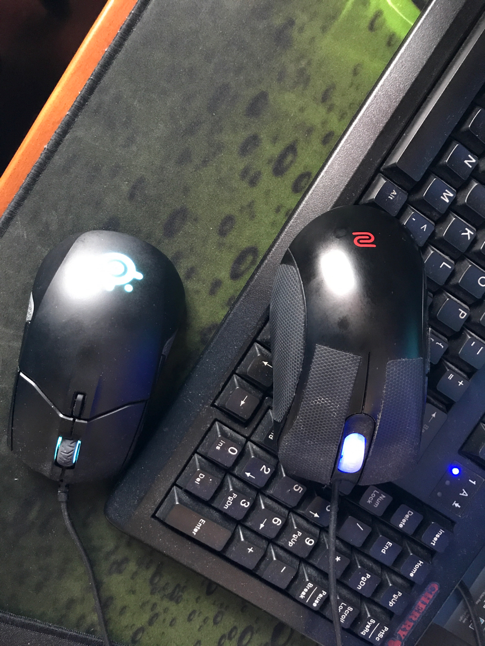 出两个鼠标,ec1-a,蝰蛇2013