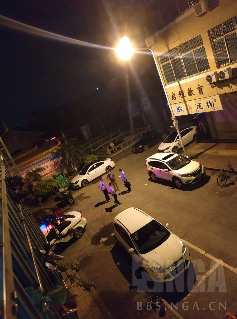 睡得正香被楼下砸车吵醒.